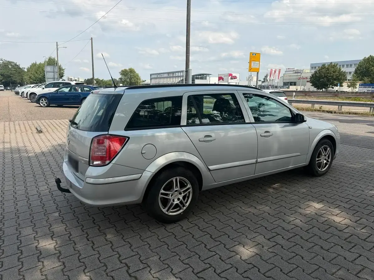 Gebraucht Opel Astra 140 PS (102 kW) 2009 Silber Kombi