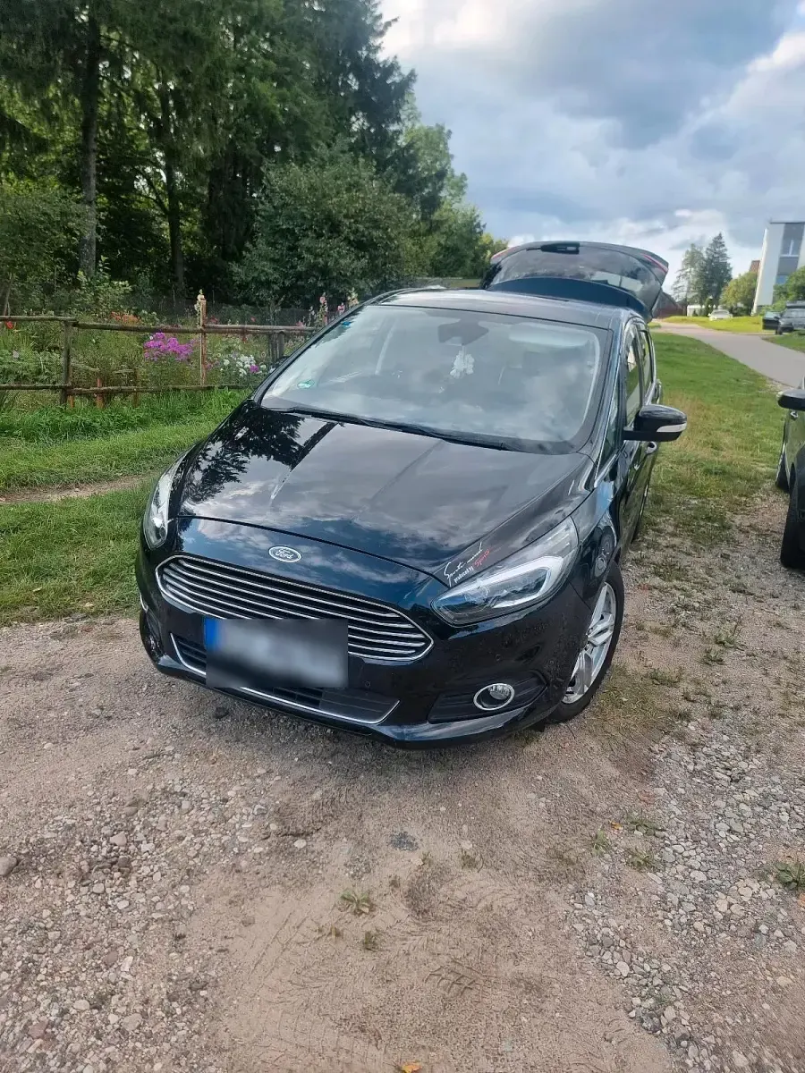 Gebraucht Ford S-MAX Titanium 160 PS (117 kW) 2015 Schwarz Van / Kleinbus