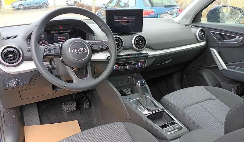 Gebraucht Audi Q2 S-Line 150 PS (110 kW) 2026 Daytonagrau perleffekt SUV