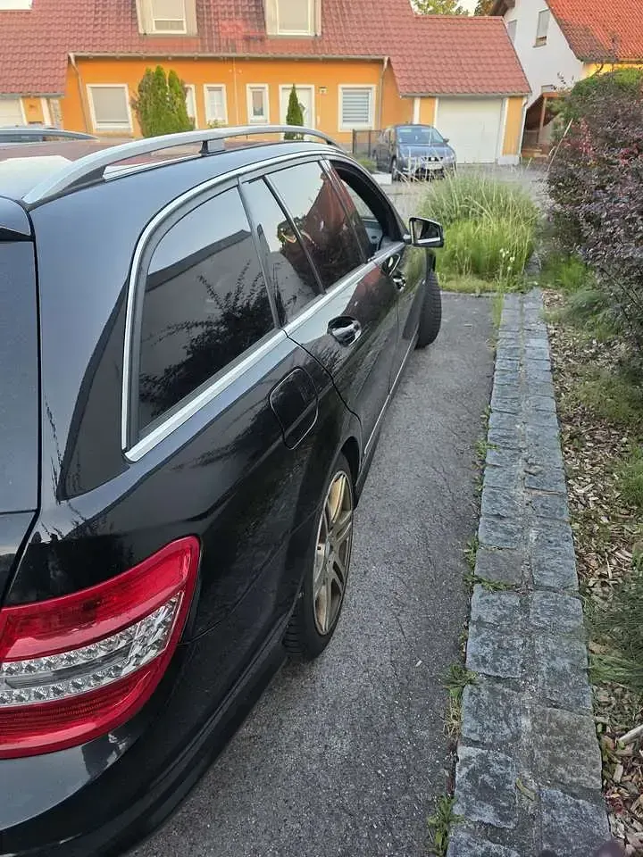 Gebraucht Mercedes C220 170 PS (125 kW) 2009 Schwarz Kombi