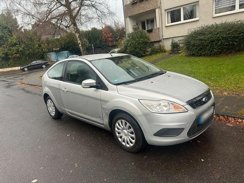 Gebraucht Ford Focus Ambiente 101 PS (74 kW) 2008 Silber Kleinwagen