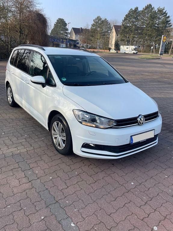 Weiß Gebraucht 2020 VW Touran Comfortline Van / Kleinbus | 12.500 € (Fairer Preis) - Bild 1/4