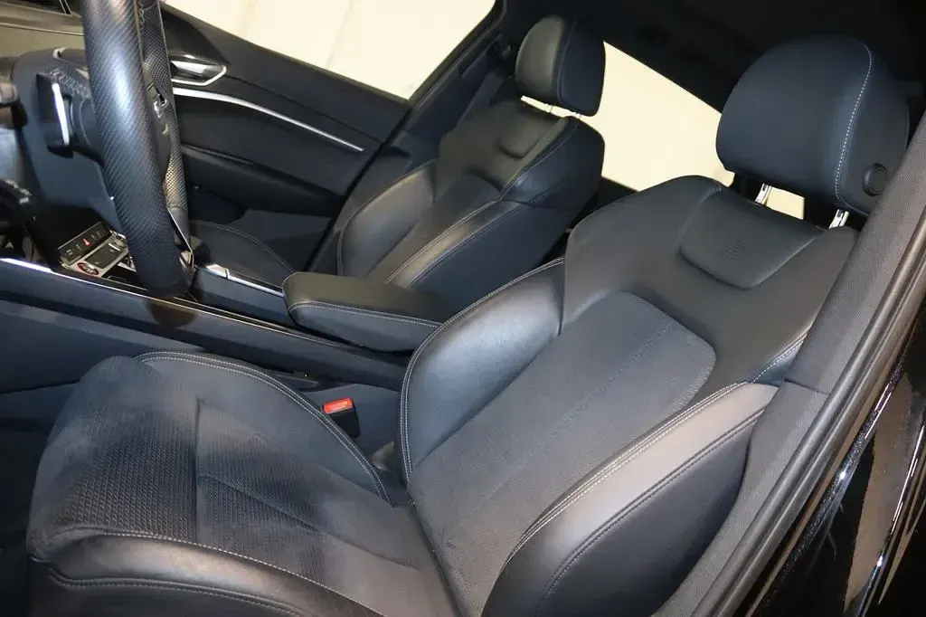Gebraucht Audi e-tron Sport 369 kW (503 PS) 2023 Brillantschwarz SUV