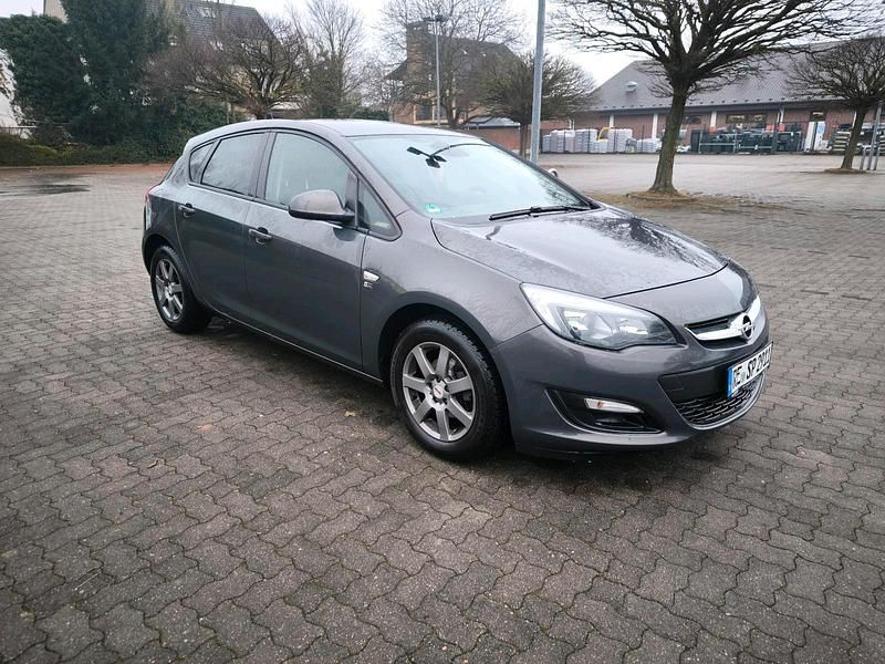 Gebraucht Opel Astra Edition 120 PS (88 kW) 2012 Grau Kleinwagen