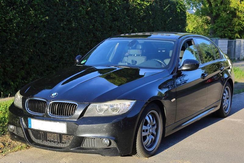 Schwarz Gebraucht 2011 BMW 318 Sport Line Limousine | 5.950 € (Guter Preis) - Bild 1/4