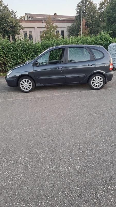 Grau Gebraucht 2001 Renault Scénic Van / Kleinbus | 1.600 € - Bild 1/4