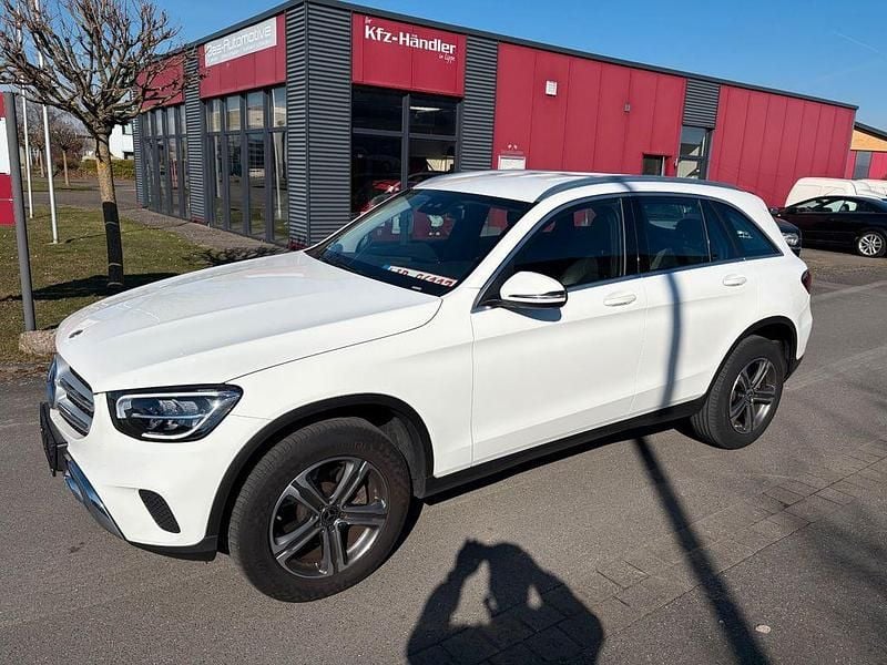 Gebraucht Mercedes GLC220 194 PS (142 kW) 2022 Polarweiss SUV