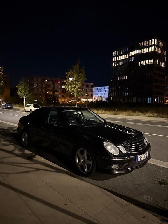 Schwarz Gebraucht 2006 Mercedes E350 AMG Limousine | 9.000 € (Fairer Preis) - Bild 1/4