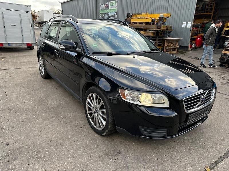 Gebraucht Volvo V50 105 PS (77 kW) 2010 Schwarz Kombi