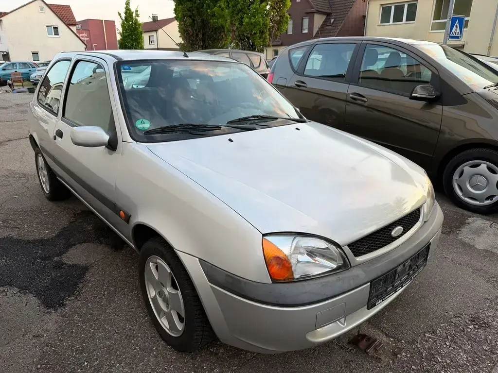 Gebraucht Ford Fiesta 75 PS (55 kW) 2002 Grau Kleinwagen