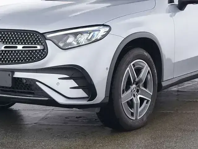 Gebraucht Mercedes GLC200 AMG line 204 PS (150 kW) 2025 Metalliclack hightechsilber SUV