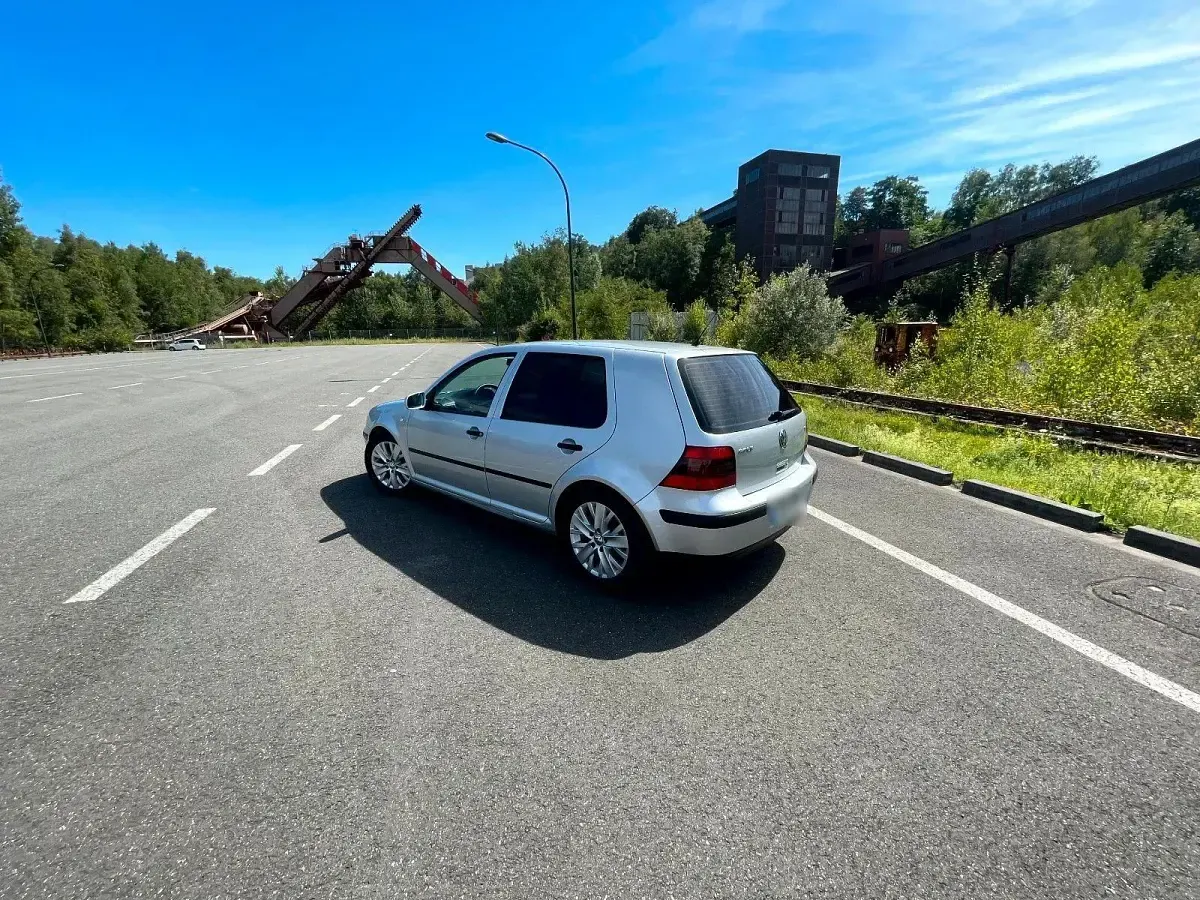 Gebraucht VW Golf IV Basis 102 PS (75 kW) 2000 Silber Limousine