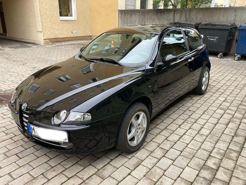Gebraucht Alfa Romeo 147 Distinctive 120 PS (88 kW) 2005 Schwarz Kleinwagen