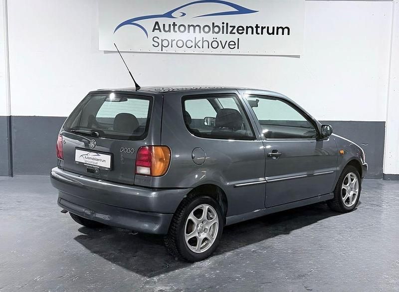 Gebraucht VW Polo 60 PS (44 kW) 1997 Grau Kleinwagen