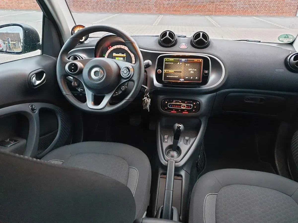 Gebraucht Smart ForTwo Coupé 60 kW (82 PS) 2022 Silber Kleinwagen