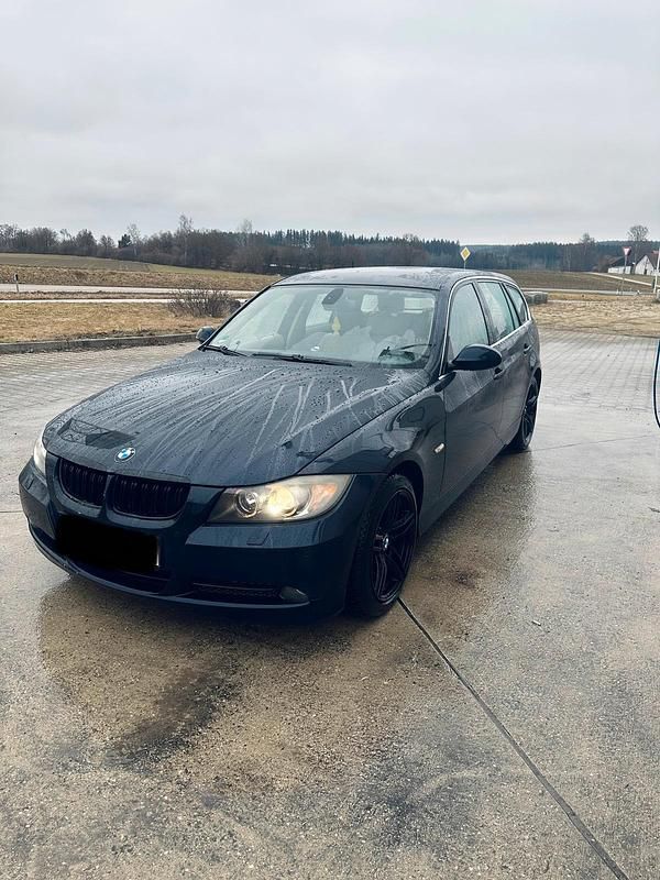 Gebraucht BMW 325 218 PS (160 kW) 2008 Schwarz Kombi