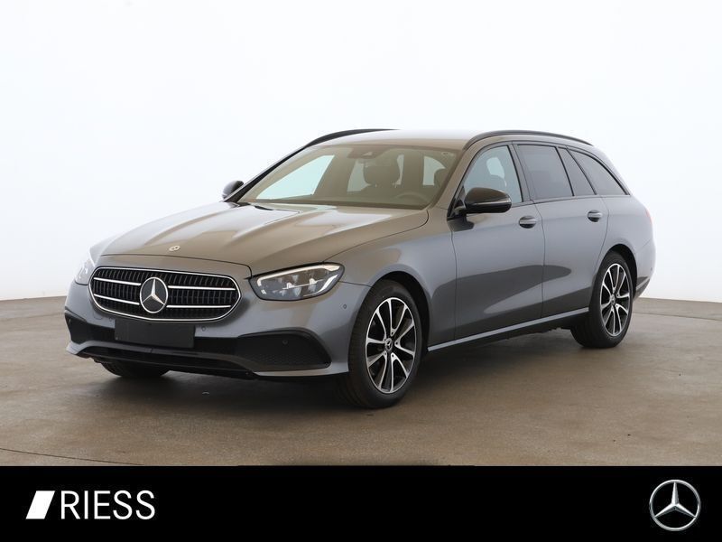 Grau Gebraucht 2023 Mercedes E300 Night Kombi | 43.400 € - Bild 1/4