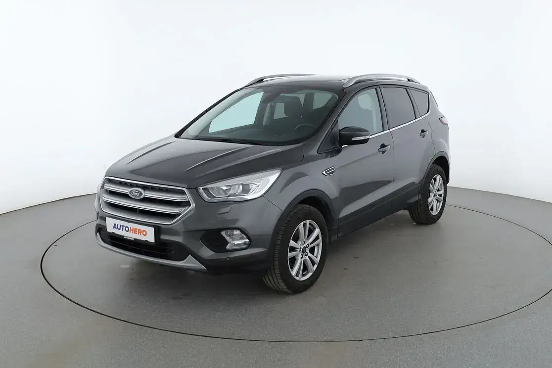 Usado Ford Kuga Cool & Connect 150 HP (110 kW) 2019 SUV