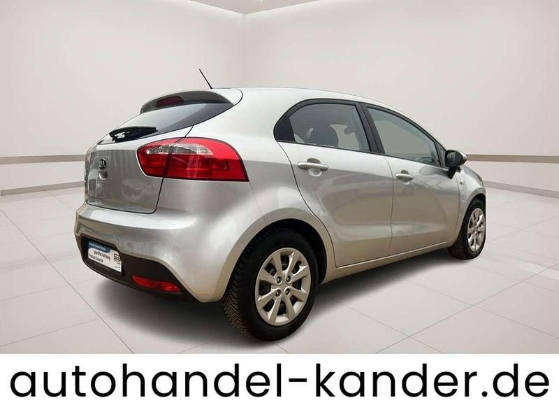 Gebraucht Kia Rio Edition 7 86 PS (63 kW) 2015 Silber Kleinwagen