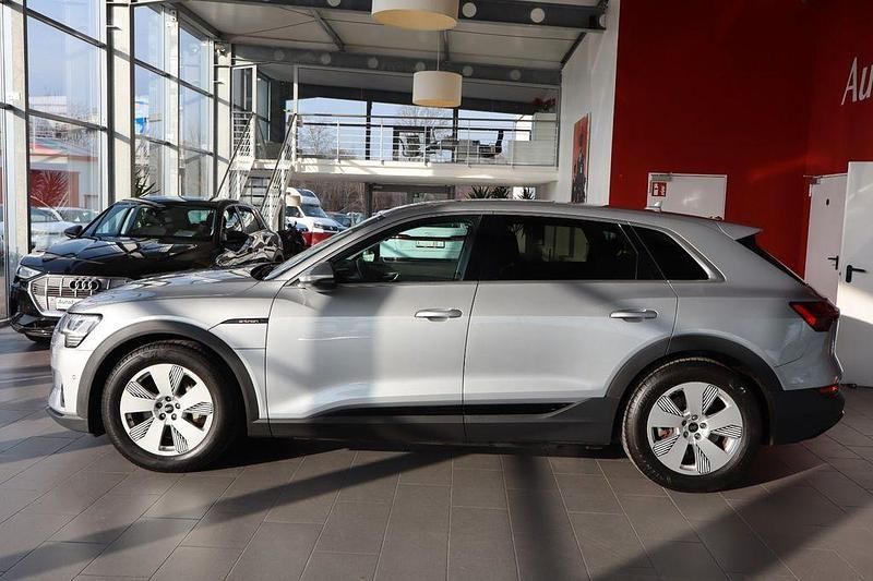 Gebraucht Audi e-tron 300 kW (408 PS) 2023 Silber SUV