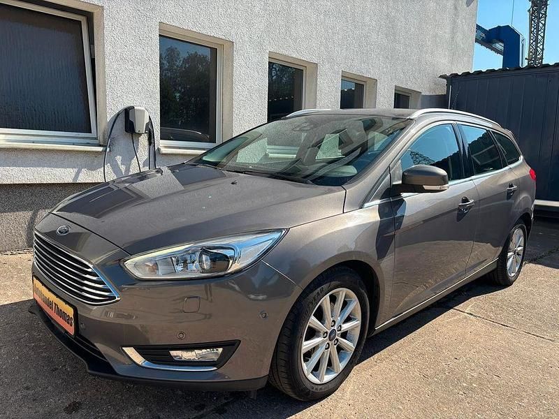 Gebraucht Ford Focus Titanium 120 PS (88 kW) 2016 Braun Kombi