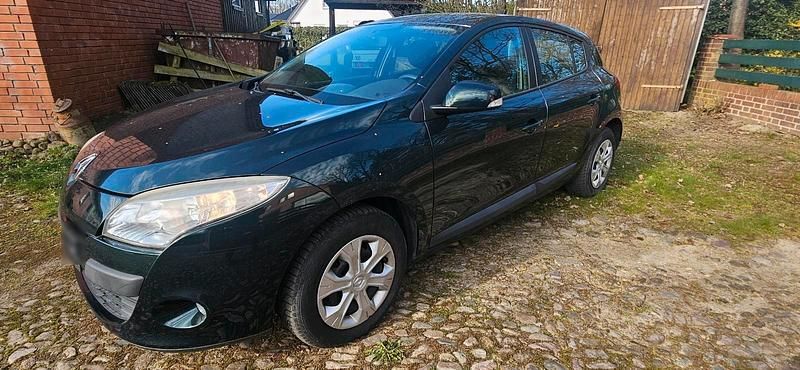 Gebraucht Renault Mégane III 101 PS (74 kW) 2010 Grün Kleinwagen