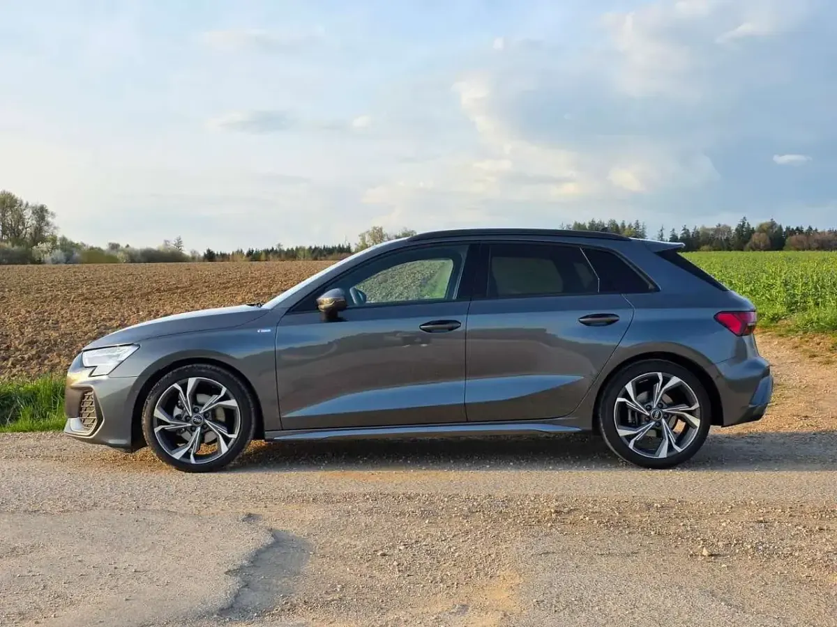 Second-hand Audi A3 S-Line 150 CP (110 kW) 2025 Gri Break