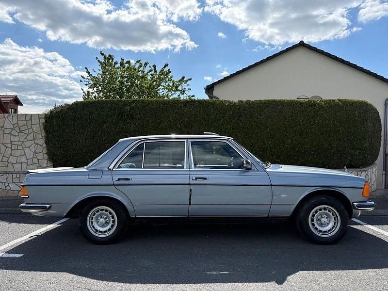 Gebraucht Mercedes E280 185 PS (136 kW) 1980 Silber Limousine