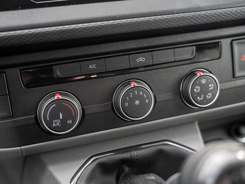 Gebraucht VW Transporter S 110 PS (80 kW) 2023 Grau Van