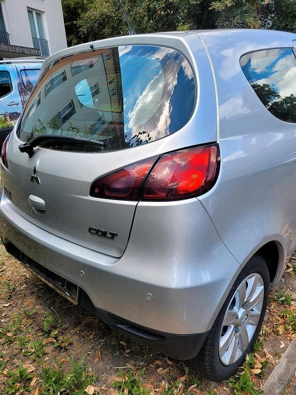 Silber Gebraucht 2011 Mitsubishi Colt Kleinwagen | 2.200 € - Bild 1/4