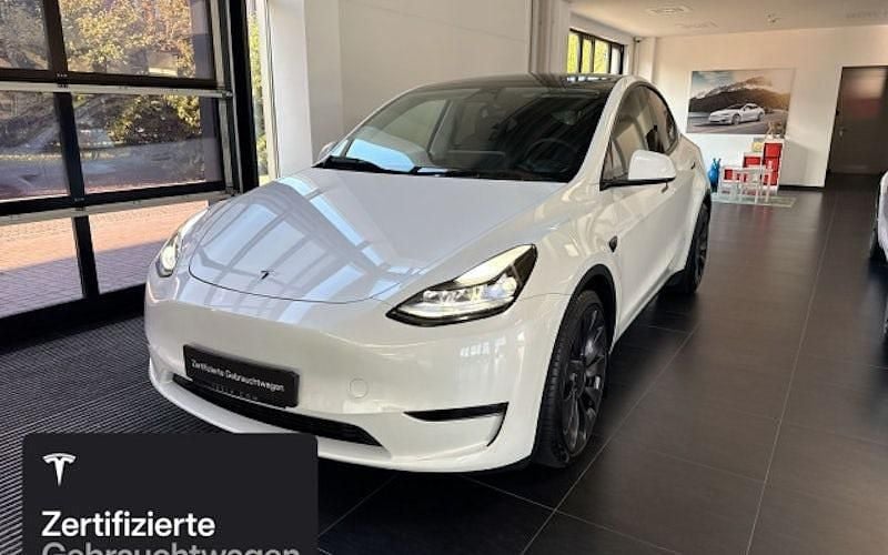 Weiß Gebraucht 2023 Tesla Model Y Performance SUV | 42.000 € (Fairer Preis) - Bild 1/4