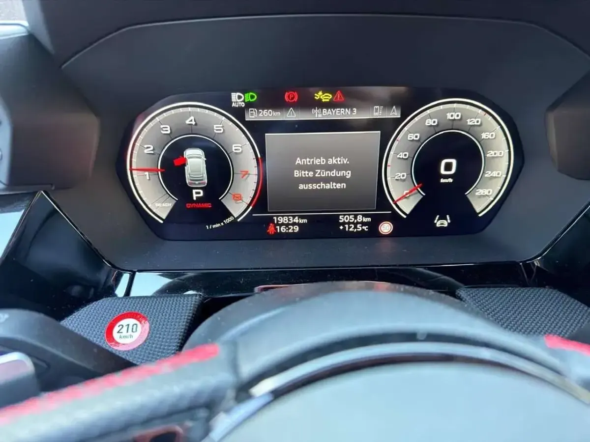 Gebraucht Audi A3 e-tron S-Line 116 PS (85 kW) 2024 Rot Kleinwagen
