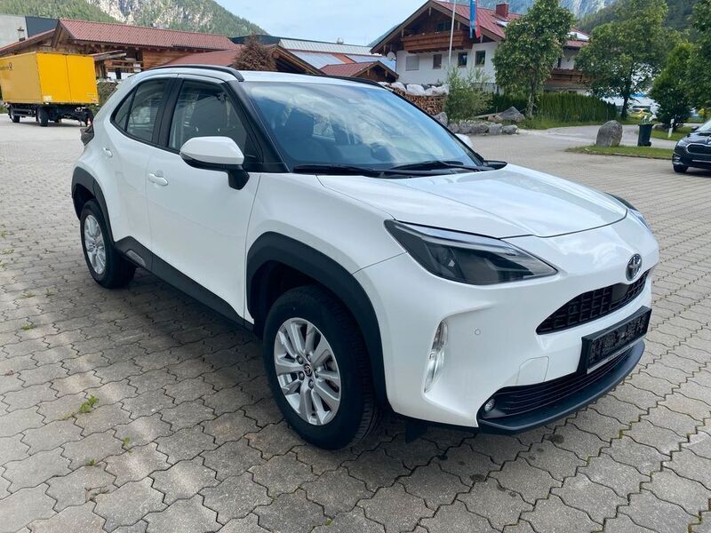 Weiß Gebraucht 2023 Toyota Yaris Cross SUV | 24.900 € (Fairer Preis) - Bild 1/4