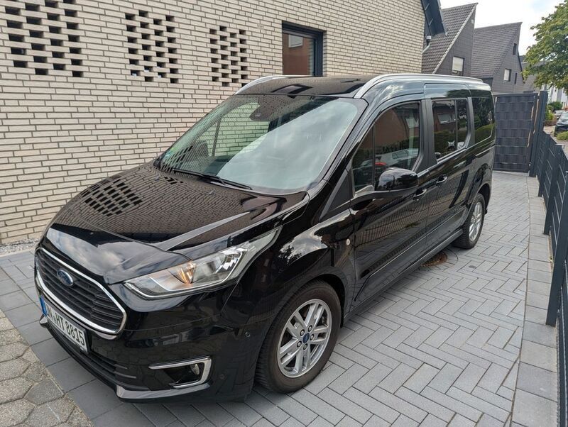 Schwarz Gebraucht 2019 Ford Tourneo Connect Titanium Van / Kleinbus | 22.000 € (Etwas zu teuer) - Bild 1/4