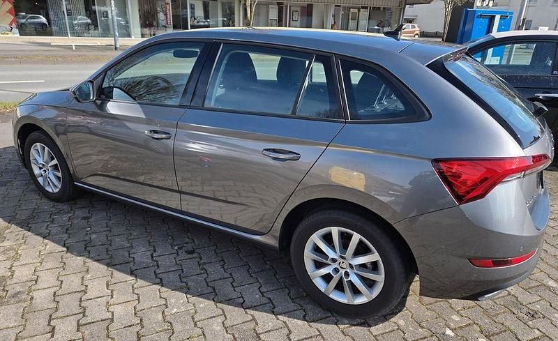 Gebraucht Skoda Scala Ambition 110 PS (80 kW) 2022 Grau Kleinwagen