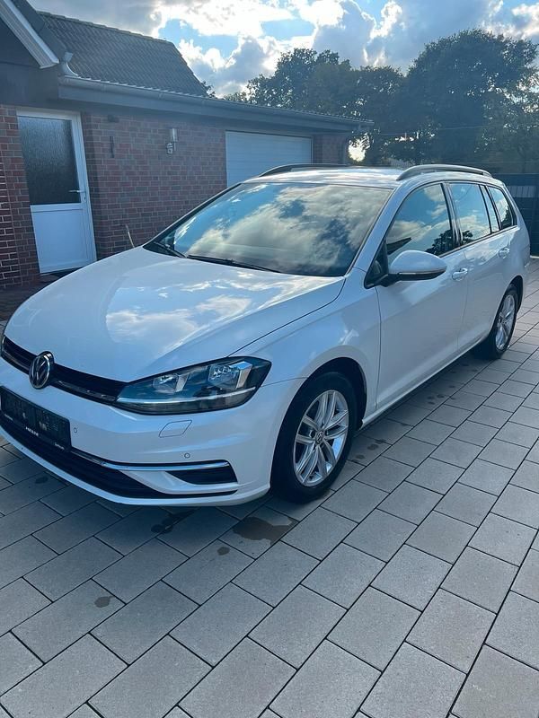 Weiß Gebraucht 2017 VW Golf VII Kombi | 10.500 € (Fairer Preis) - Bild 1/4