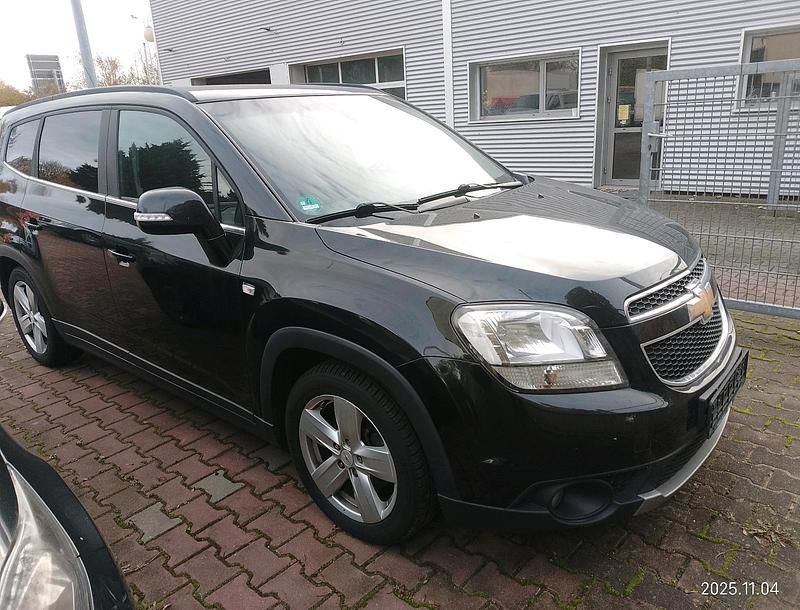 Schwarz Gebraucht 2011 Chevrolet Orlando Van / Kleinbus | 7.790 € - Bild 1/4