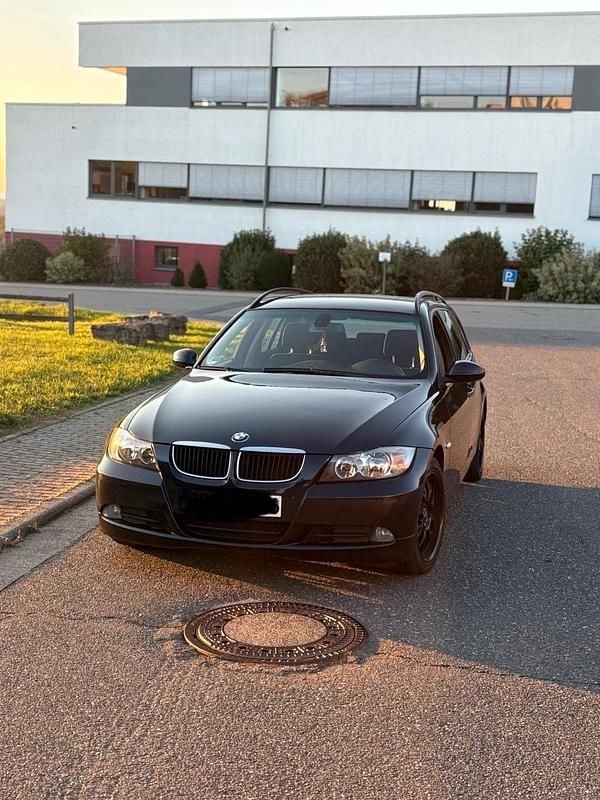 Gebraucht BMW 320 163 PS (119 kW) 2006 Blau Kombi