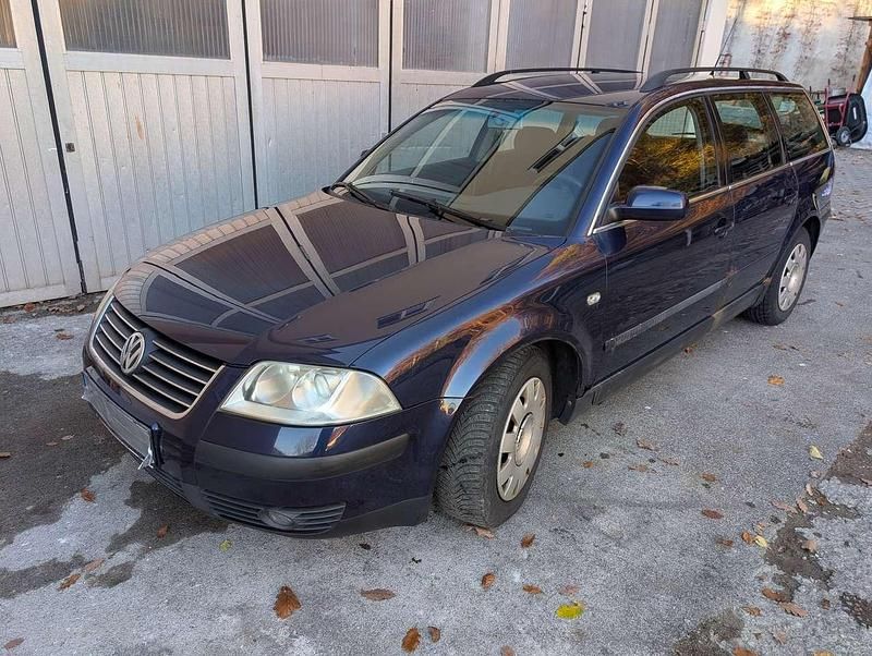 Gebraucht VW Passat Basis 131 PS (96 kW) 2002 Blau Kombi
