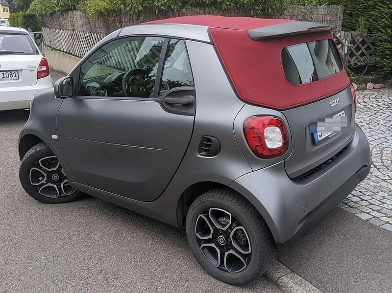 Grau Gebraucht 2017 Smart ForTwo Cabrio Cabrio | 14.900 € (Fairer Preis) - Bild 1/4