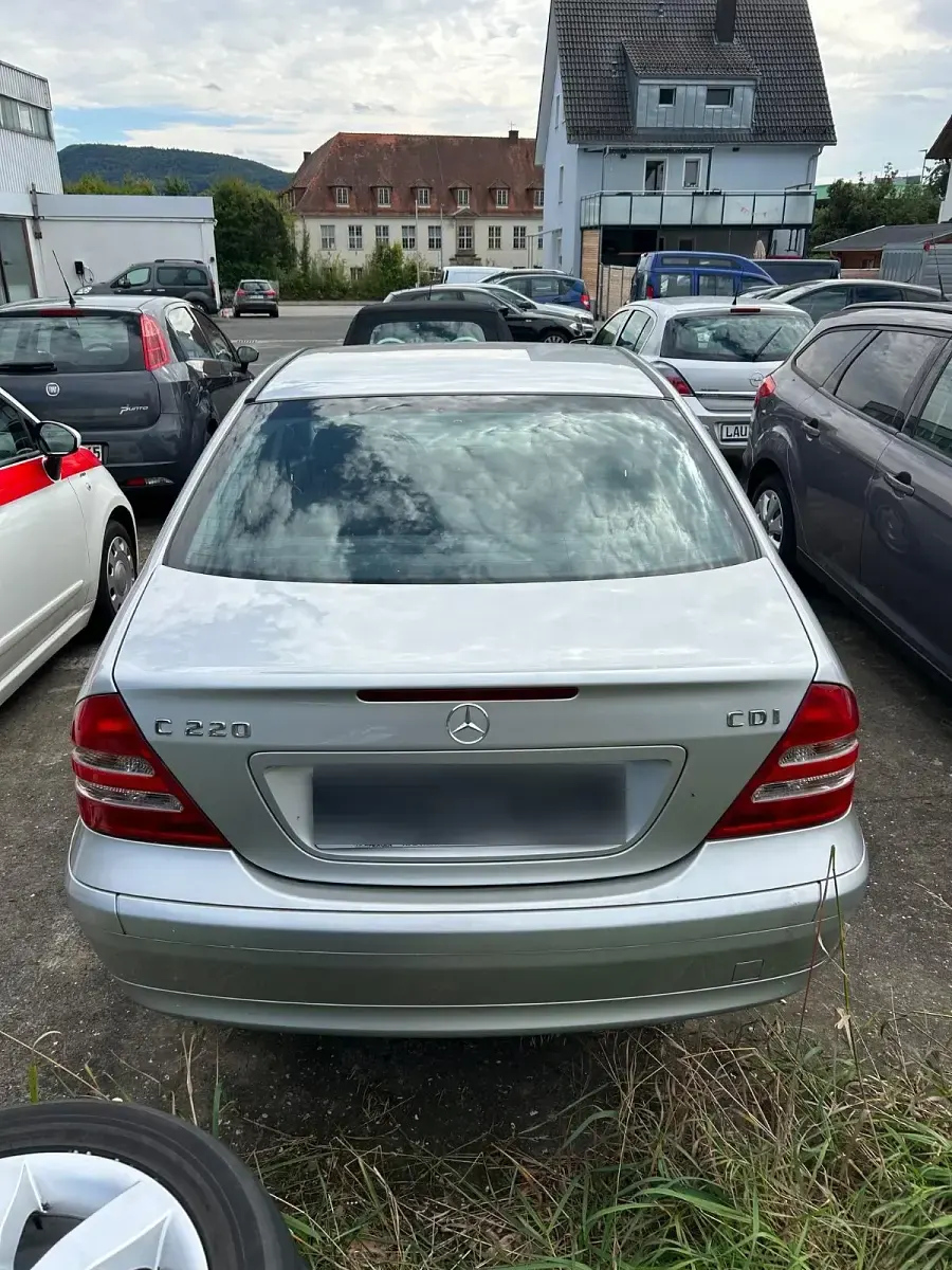 Gebraucht Mercedes C220 143 PS (105 kW) 2003 Silber Limousine
