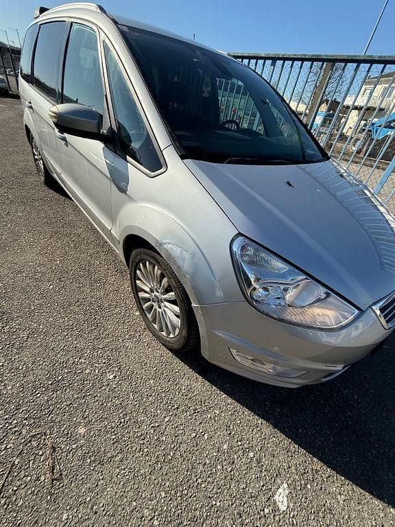 Gebraucht Ford Galaxy Trend 140 PS (102 kW) 2013 Silber Van / Kleinbus