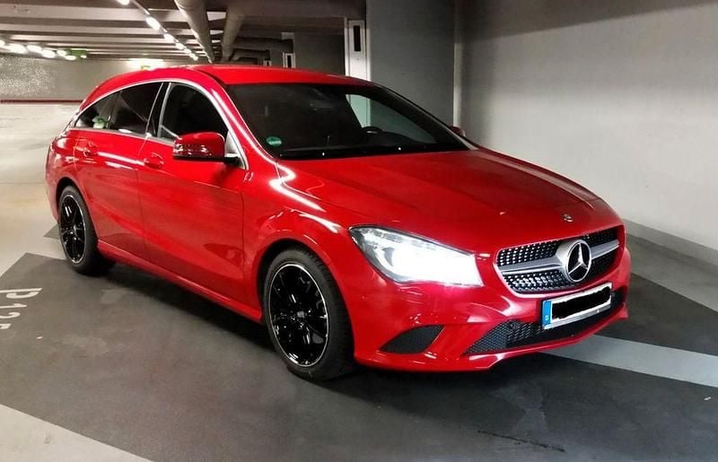 Rot Gebraucht 2015 Mercedes CLA200 Shooting Brake Urban Kombi | 12.400 € (Guter Preis) - Bild 1/4