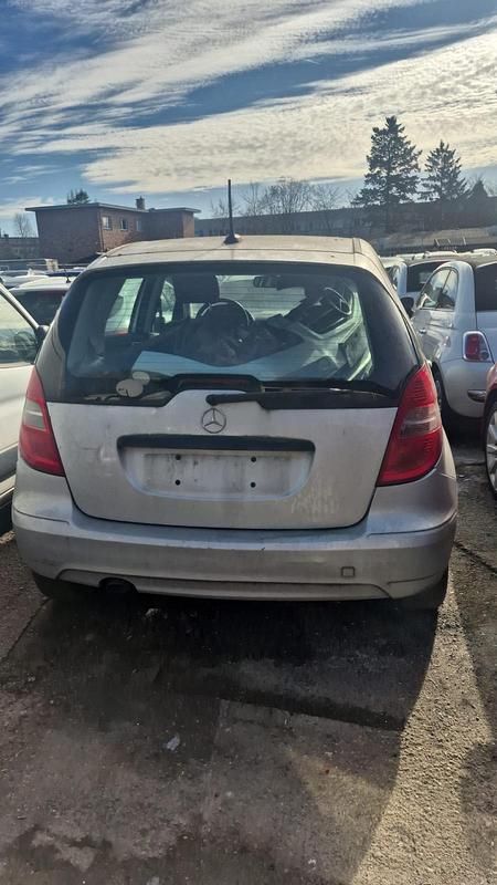 Gebraucht Mercedes A160 95 PS (69 kW) 2011 Silber Kleinwagen