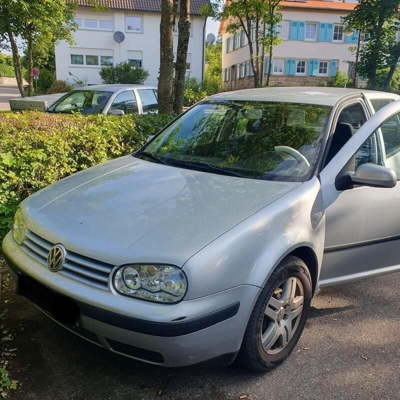 Grau Gebraucht 2001 VW Golf IV Kleinwagen | 2.100 € (Teuer) - Bild 1/3