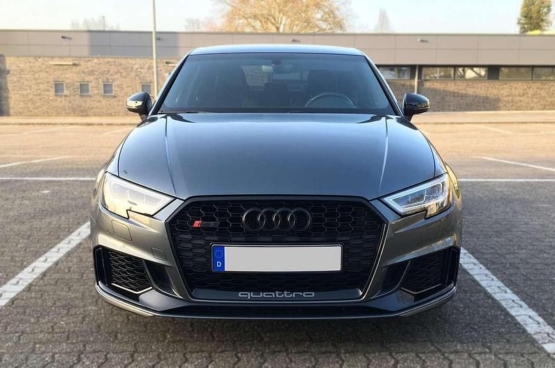 Gebraucht Audi RS3 Comfort 400 PS (294 kW) 2018 Grau Limousine
