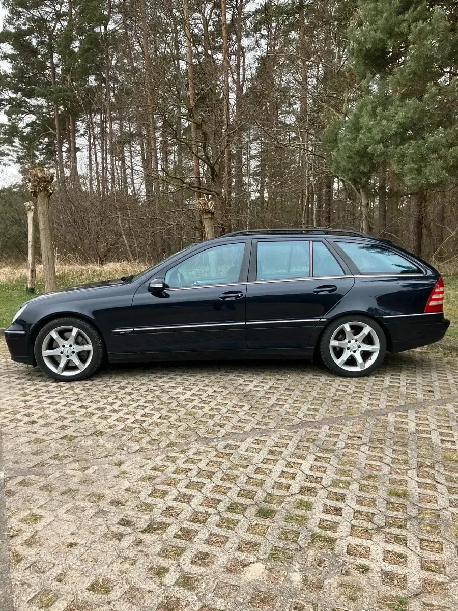 Gebraucht Mercedes C320 224 PS (164 kW) 2005 Blau Kombi