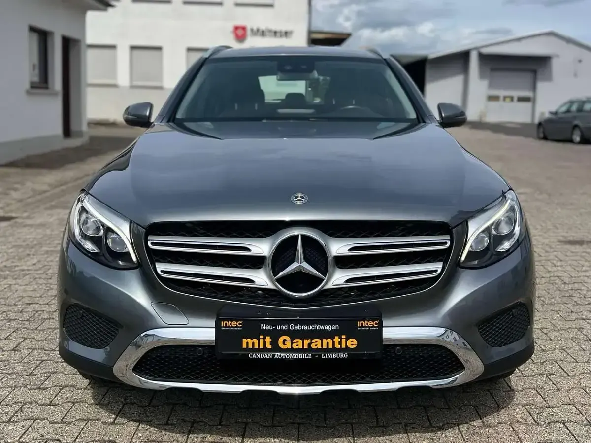 Gebraucht Mercedes GLC250 211 PS (155 kW) 2018 Selenitgrau  metalliclack SUV