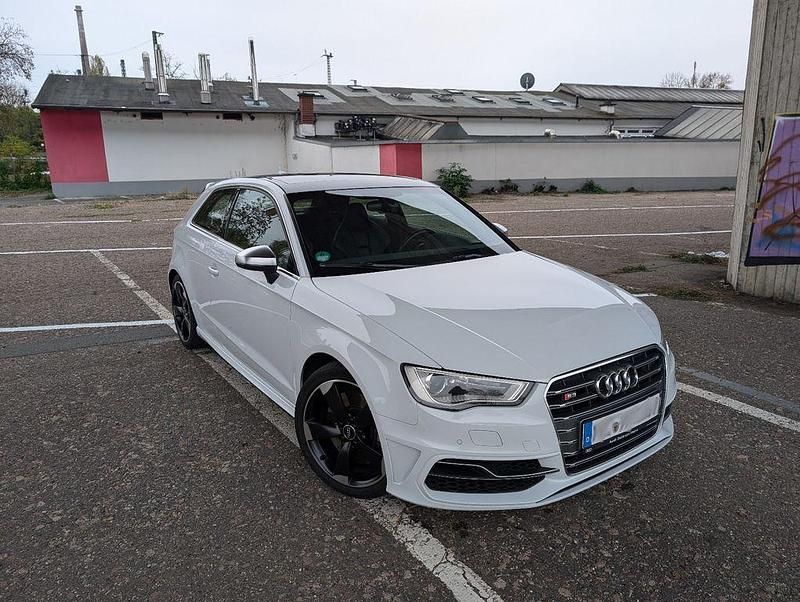Weiß Gebraucht 2013 Audi S3 Ambiente Limousine | 19.000 € (Fairer Preis) - Bild 1/4