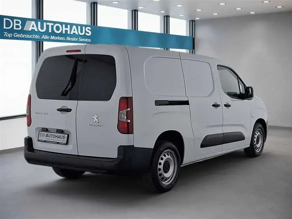 Gebraucht Peugeot Partner Premium 102 PS (75 kW) 2024 Weiß Van / Kleinbus